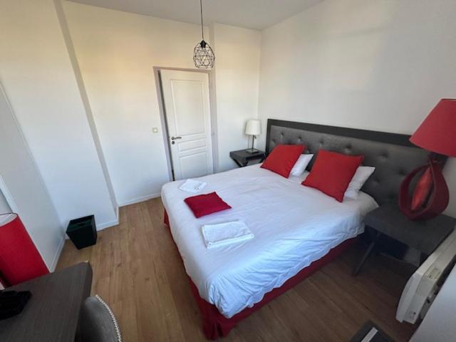 Cocon Au Calme Sur Vezere Apartment Uzerche Exterior photo
